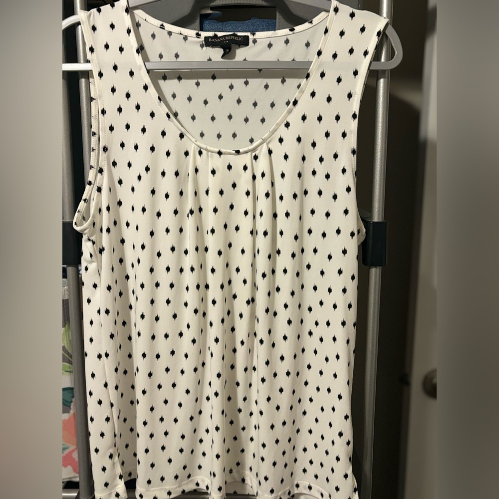 Sleeveless Vneck top